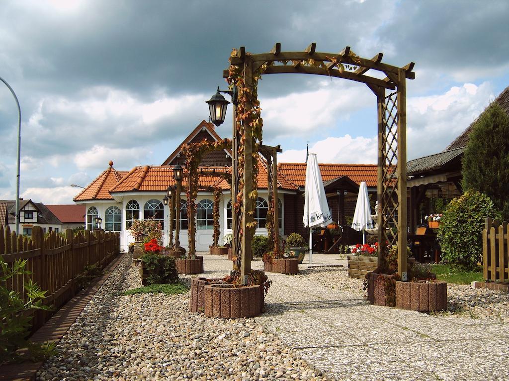 Hotel -Winterfelder Hof Apenburg-Winterfeld Exterior foto